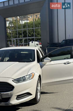 Седан Ford Fusion 2013 в 