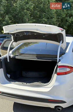 Седан Ford Fusion 2013 в 