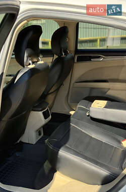 Седан Ford Fusion 2013 в 