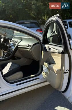 Седан Ford Fusion 2013 в 