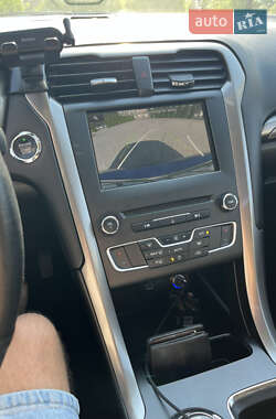 Седан Ford Fusion 2016 в 