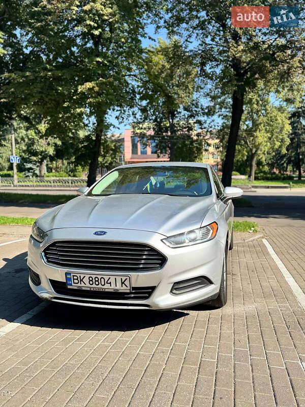 Седан Ford Fusion 2013 в Ровно