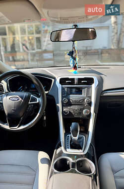 Седан Ford Fusion 2013 в 