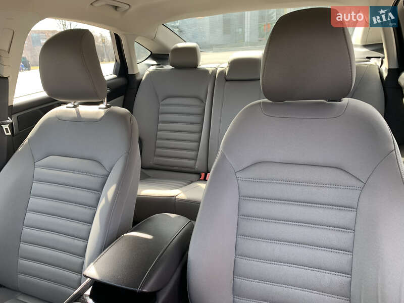 Седан Ford Fusion 2013 в Ровно
