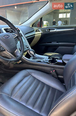 Седан Ford Fusion 2015 в 