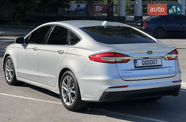 Седан Ford Fusion 2019 в 