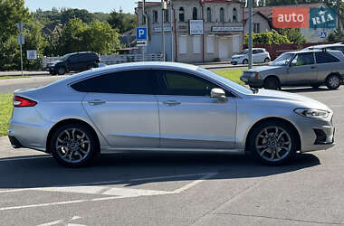Седан Ford Fusion 2019 в 