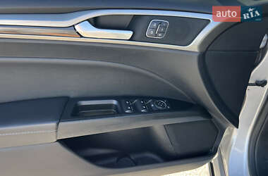 Седан Ford Fusion 2019 в 