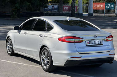 Седан Ford Fusion 2019 в 