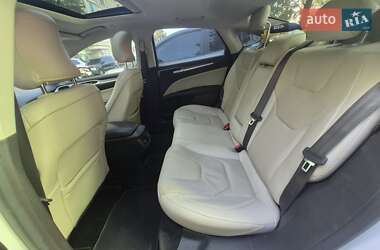 Седан Ford Fusion 2015 в 