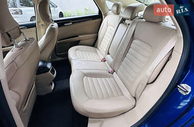 Седан Ford Fusion 2013 в 