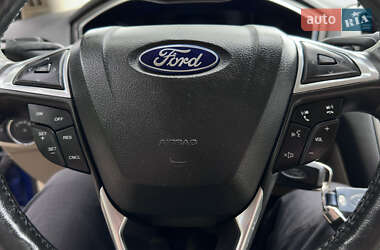 Седан Ford Fusion 2013 в 
