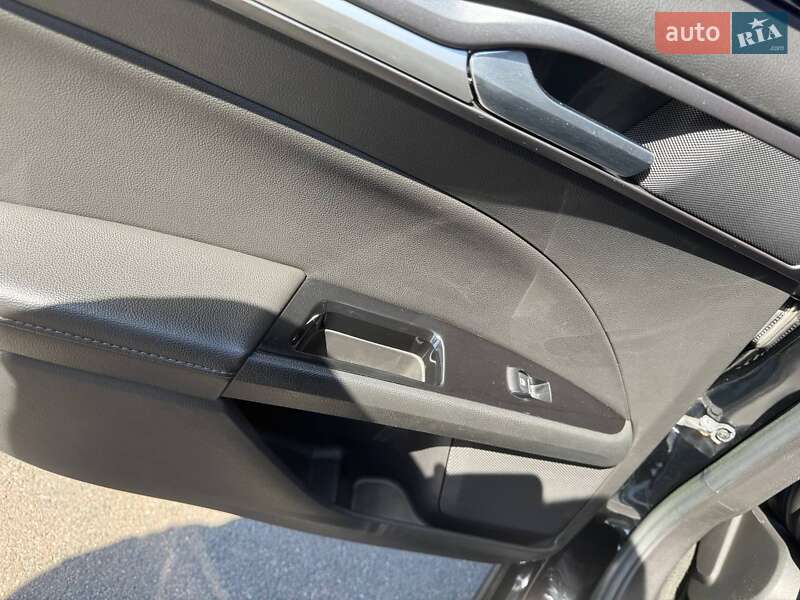 Седан Ford Fusion 2015 в Киеве