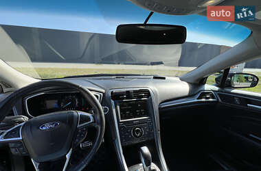 Седан Ford Fusion 2013 в 