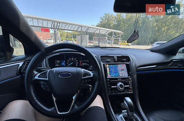 Седан Ford Fusion 2015 в 