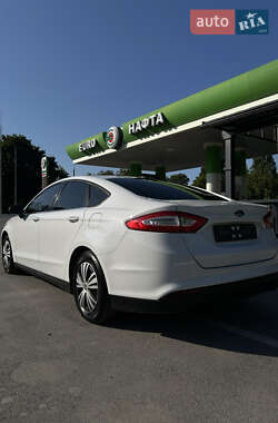 Седан Ford Fusion 2013 в 
