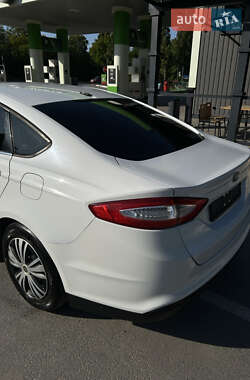 Седан Ford Fusion 2013 в 