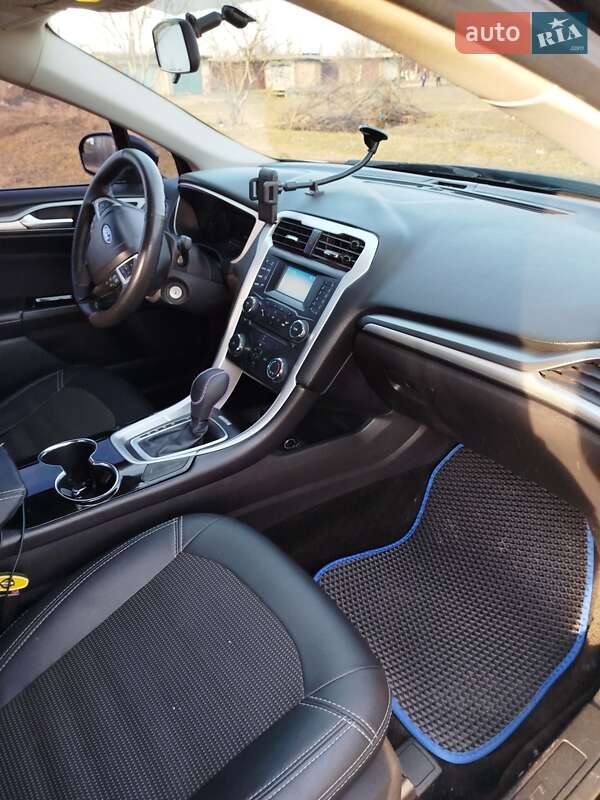 Седан Ford Fusion 2015 в Ватутино