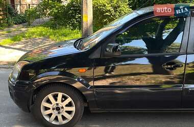 Хэтчбек Ford Fusion 2010 в 