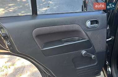 Хэтчбек Ford Fusion 2010 в 