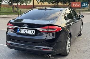 Седан Ford Fusion 2016 в 