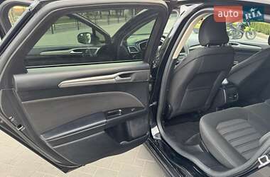 Седан Ford Fusion 2016 в 