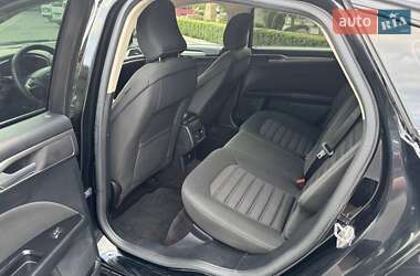 Седан Ford Fusion 2016 в 