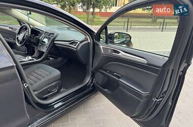 Седан Ford Fusion 2016 в 