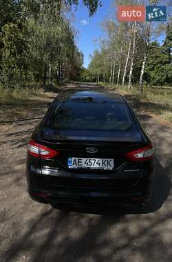 Седан Ford Fusion 2015 в 
