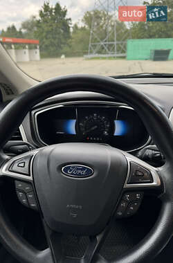 Седан Ford Fusion 2017 в 