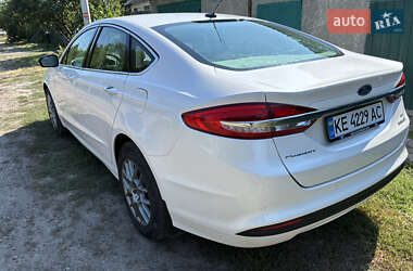 Седан Ford Fusion 2016 в 