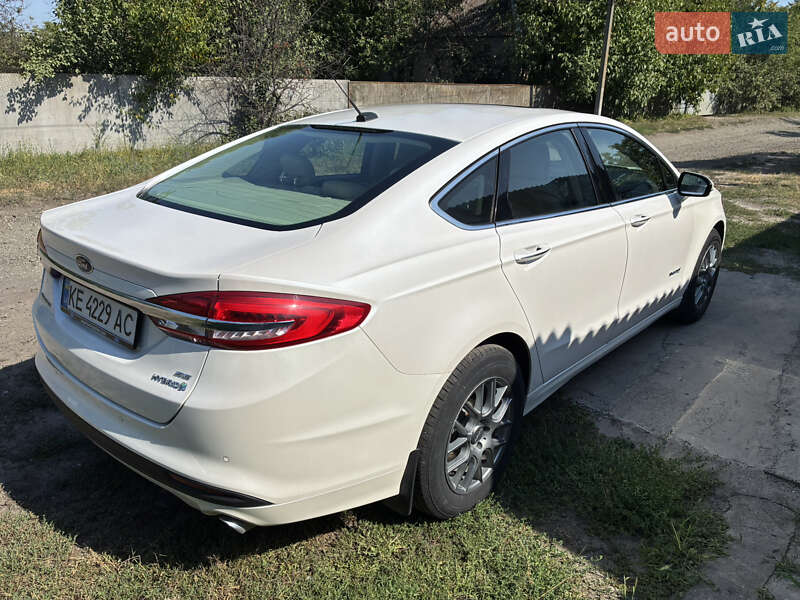 Седан Ford Fusion 2016 в Терновке