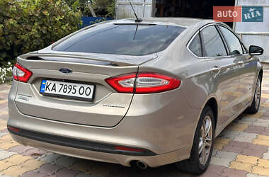 Седан Ford Fusion 2015 в 