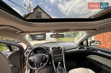 Седан Ford Fusion 2015 в 