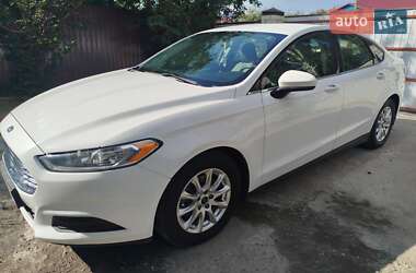 Седан Ford Fusion 2015 в 