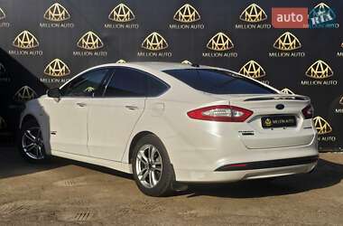 Седан Ford Fusion 2016 в 