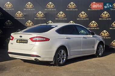Седан Ford Fusion 2016 в 
