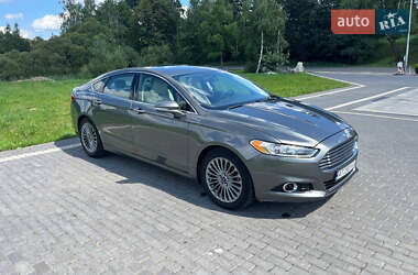 Седан Ford Fusion 2015 в Долине