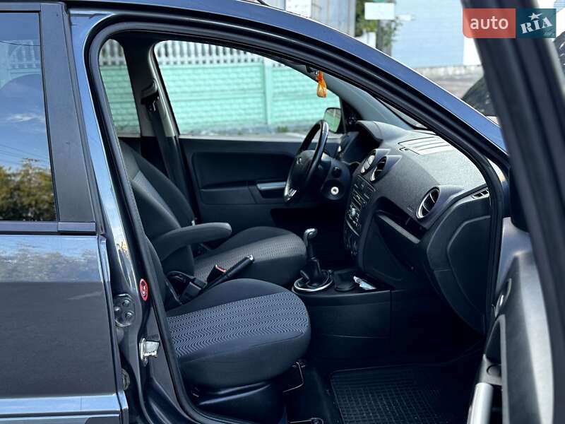 Хетчбек Ford Fusion 2009 в Дубні