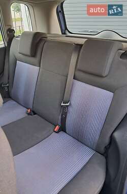 Хэтчбек Ford Fusion 2006 в 