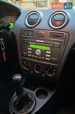 Хэтчбек Ford Fusion 2006 в 