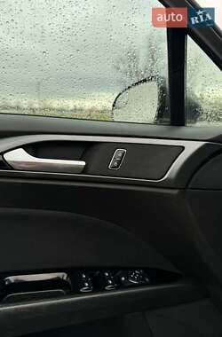 Седан Ford Fusion 2015 в 