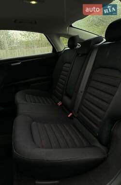 Седан Ford Fusion 2015 в 