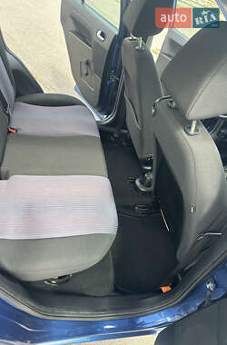 Хэтчбек Ford Fusion 2009 в 