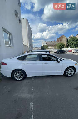 Седан Ford Fusion 2019 в 