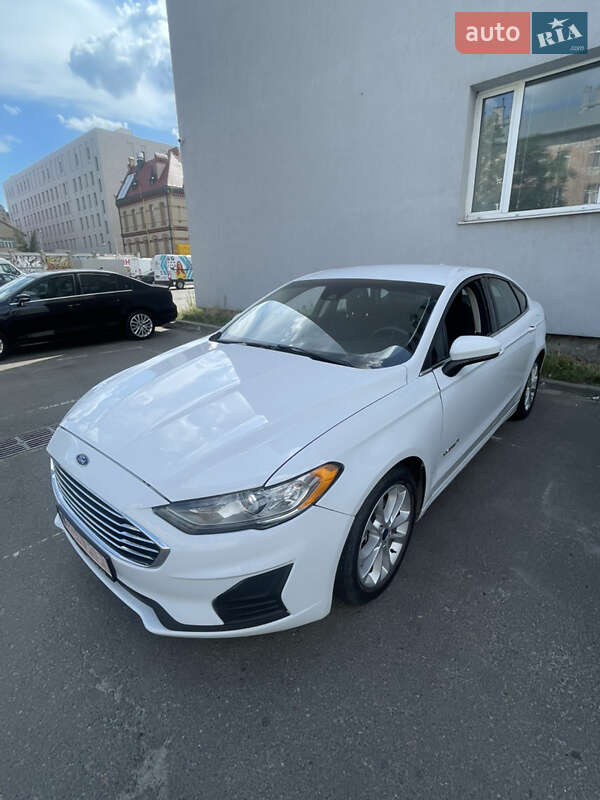 Седан Ford Fusion 2019 в Львове