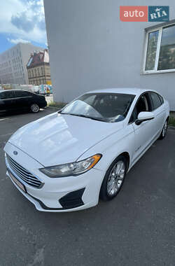 Седан Ford Fusion 2019 в 