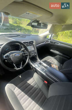 Седан Ford Fusion 2019 в 