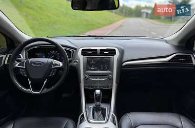 Седан Ford Fusion 2015 в 