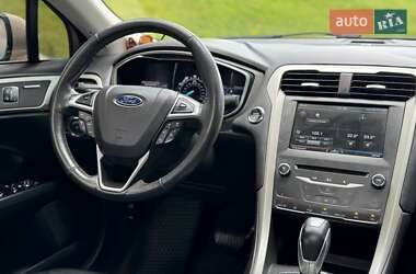 Седан Ford Fusion 2015 в 